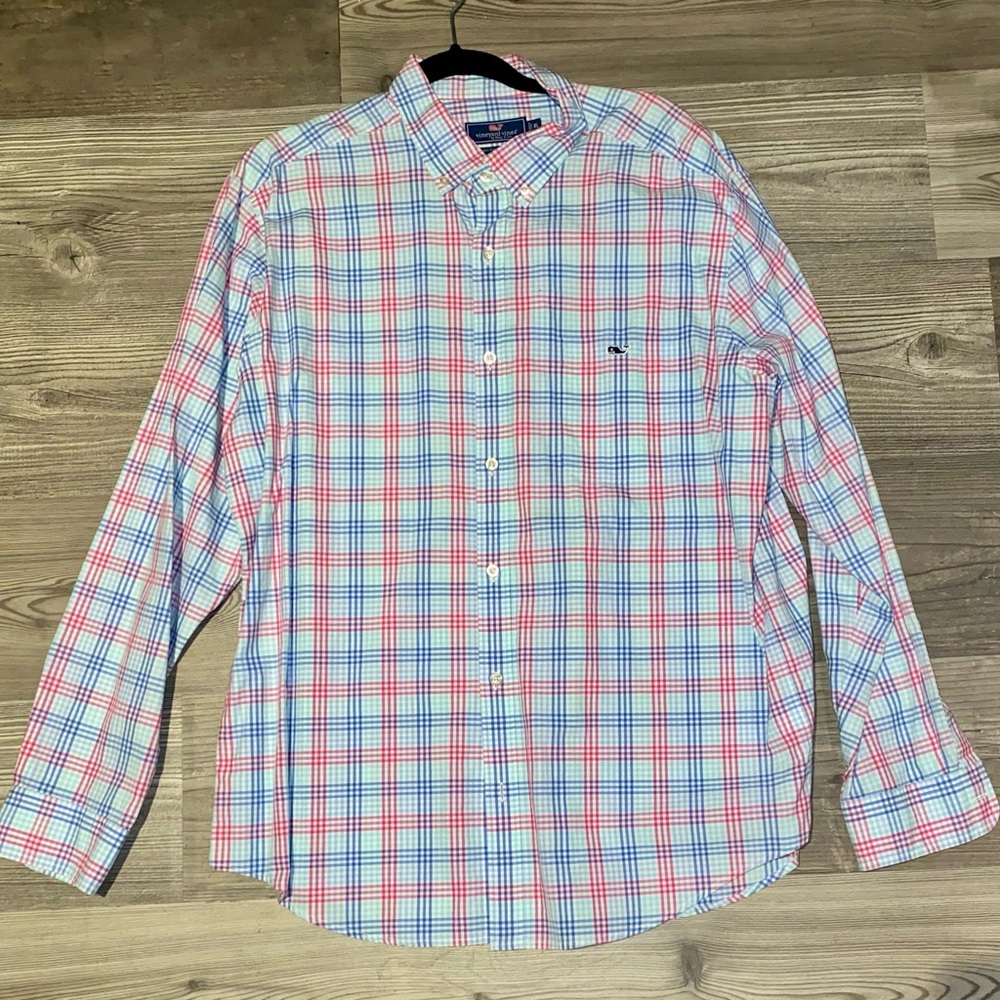 Vineyard Vines Men’s button down classic fit Tucker shirt